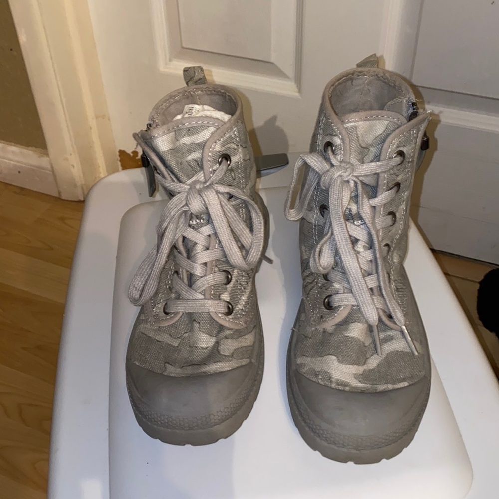 Rocket dog boots